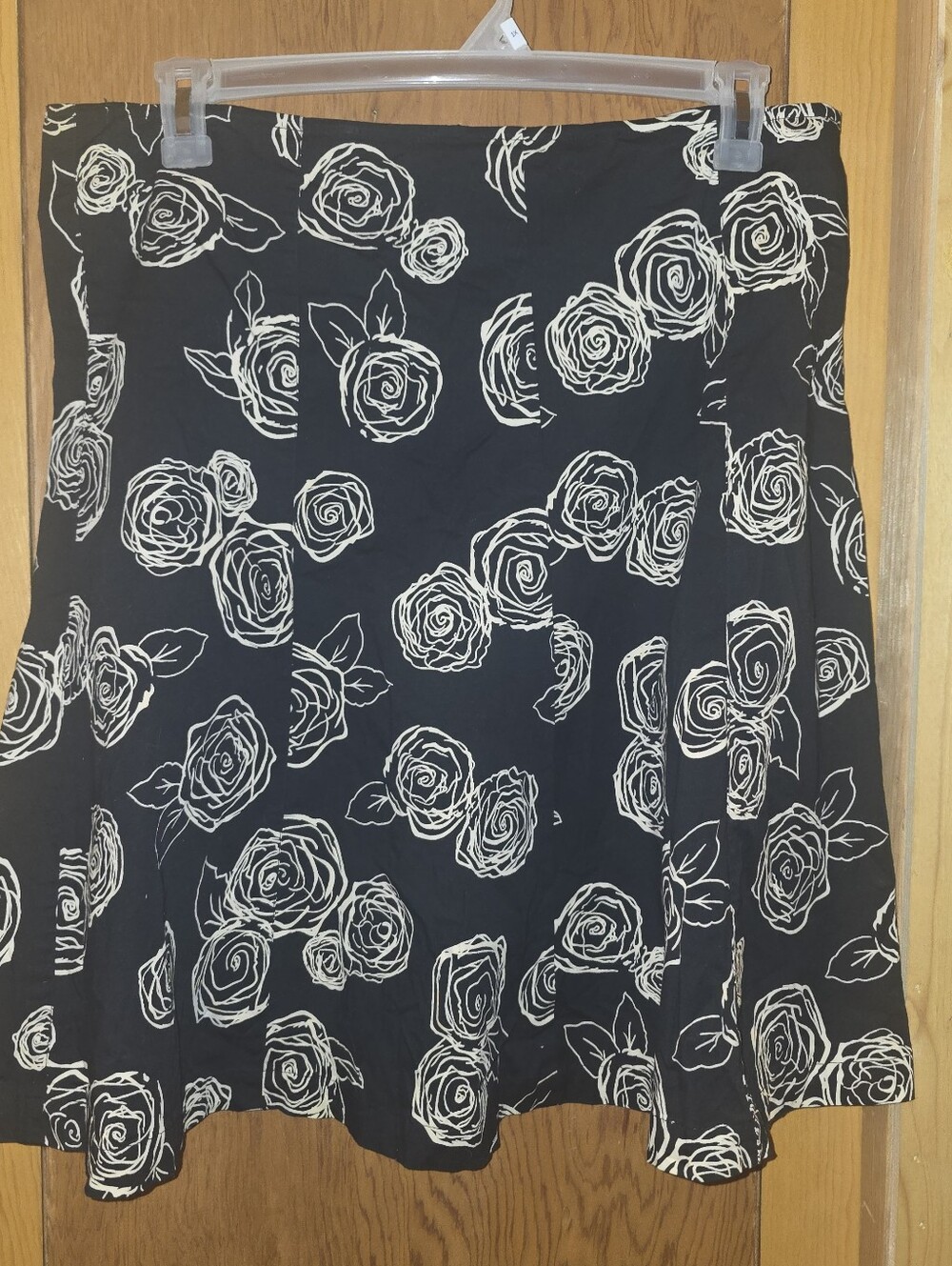Vintage Claudia richards womens large black rose print work skirt